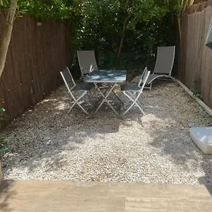 https://little-garden.fr-provencehotel.com